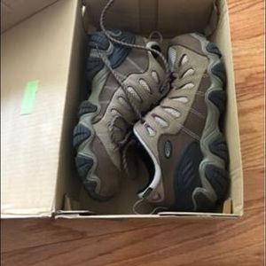 SAWTOOTH LOW BDRY Oboz Ladies Hiking Shoes